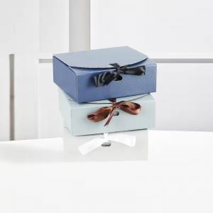 Luxury logo Custom Magnetic Closure Folding Gift Packaging Boxes With Ribbon Handle for Presents Gift Packaging